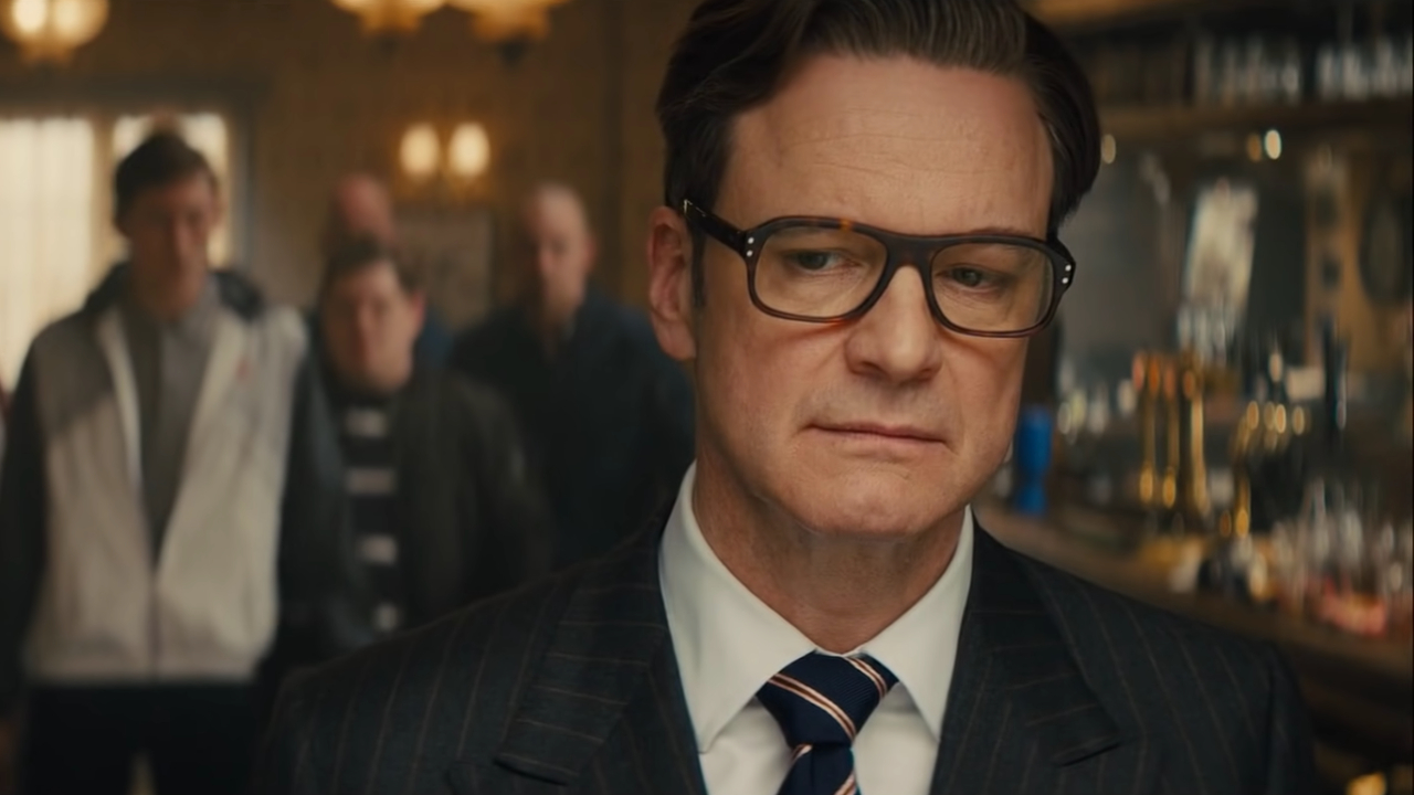 Colin Firth jako Harry Hart ve filmu Kingsman Tajná služba s dioptrickými brýlemi